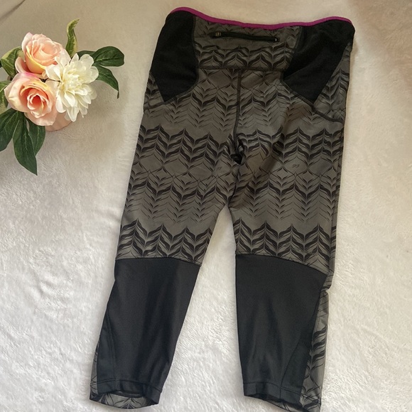 Pearl Izumi Size XL Gray & Black Capri Leggings Purple Trim Back Zip Pocket - Picture 6 of 15